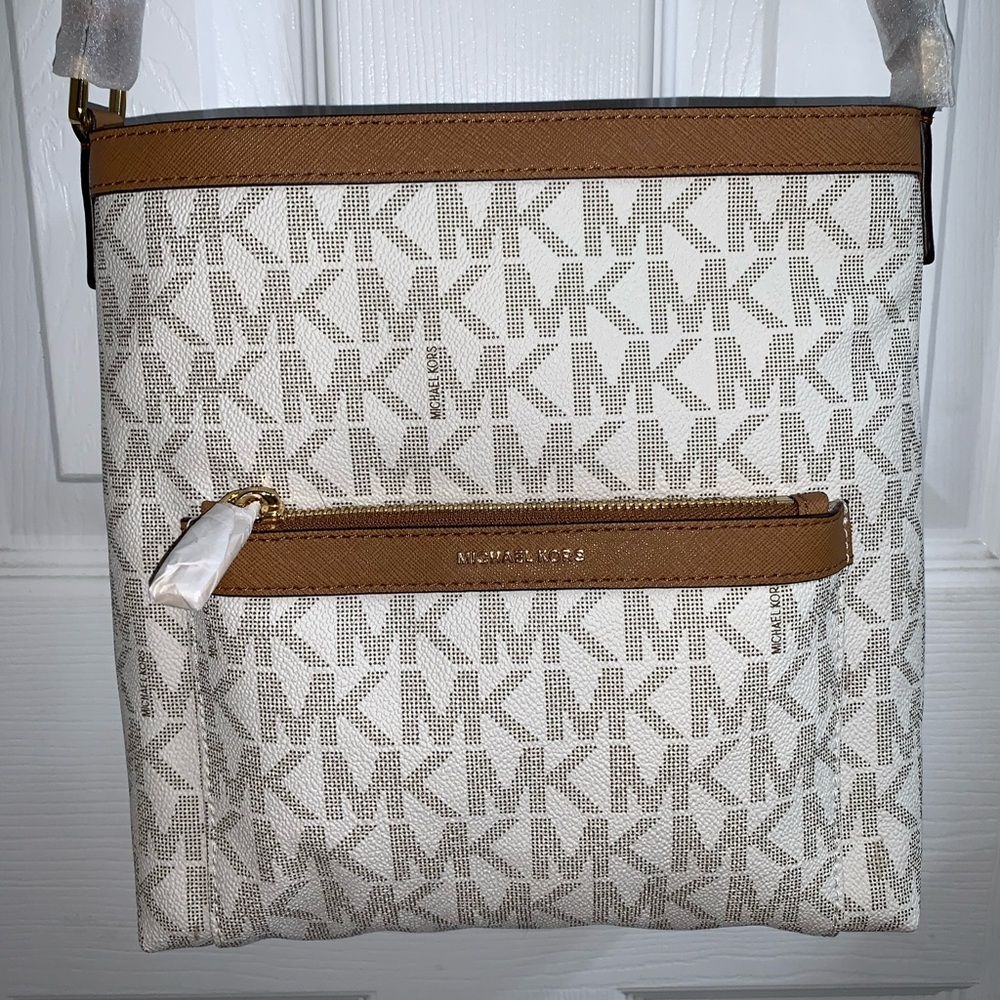 Brand new Michael Kors Vanilla Messenger